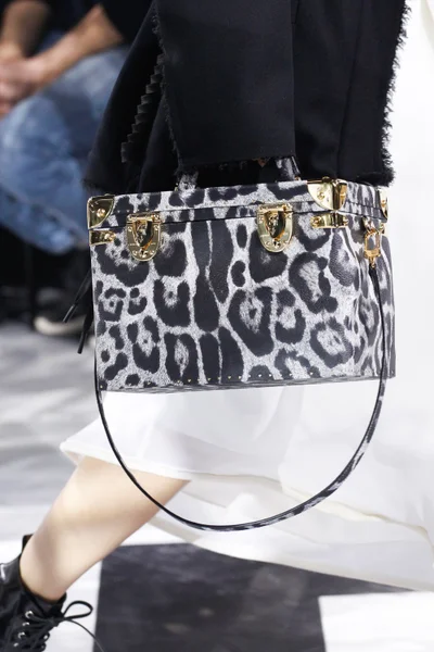 Look 60